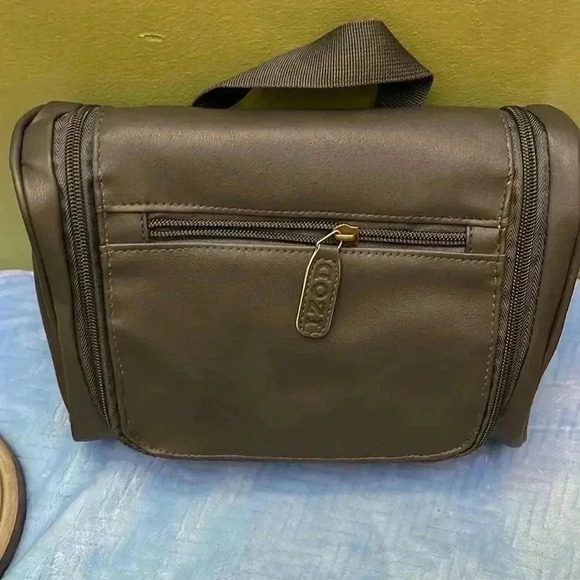 🆕 Izod Three Piece Travel Kit - Picture 6 of 8